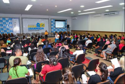 notícia: Novos servidores aprovados em PSS se formam para atuar na educação especial de escolas do município