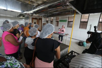 notícia: Curso para empreendedoras no mundo do chocolate marca a parceria entre a Prefeitura de Ananindeua, Sebrae e Unama