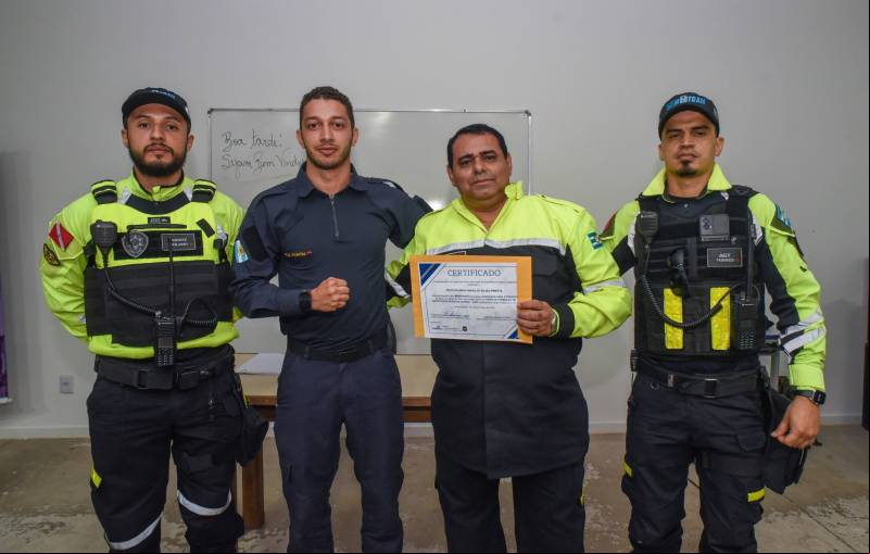 Agentes da Semutran.