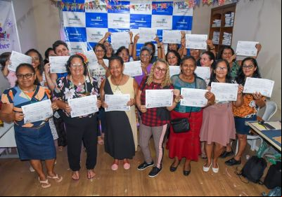 notícia: Bolsas que contam histórias: mulheres concluem curso e projetam novos caminhos